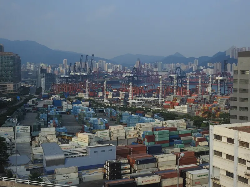 Timing the Tide: A UK Retailer's Guide to Navigating Hong Kong's Peak Logistics Windows